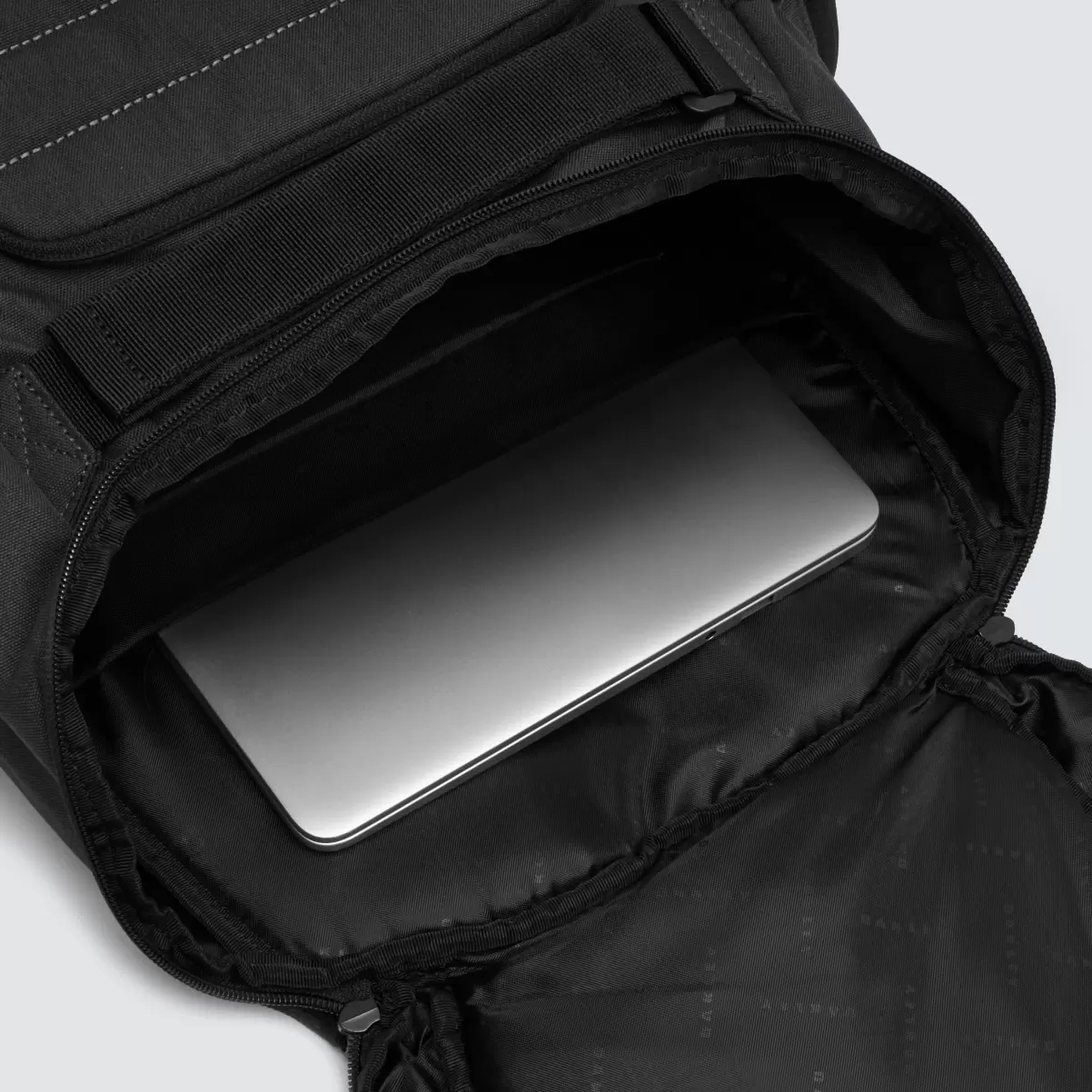 Men Oakley Backpacks Blackout Enduro 3.0 Big Backpack - 2
